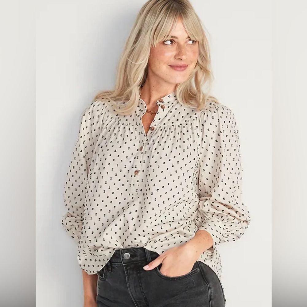 OLD NAVY PUFF SLEEVE CLIP-DOT HENLEY SWING BLOUSE CREAM BLACK